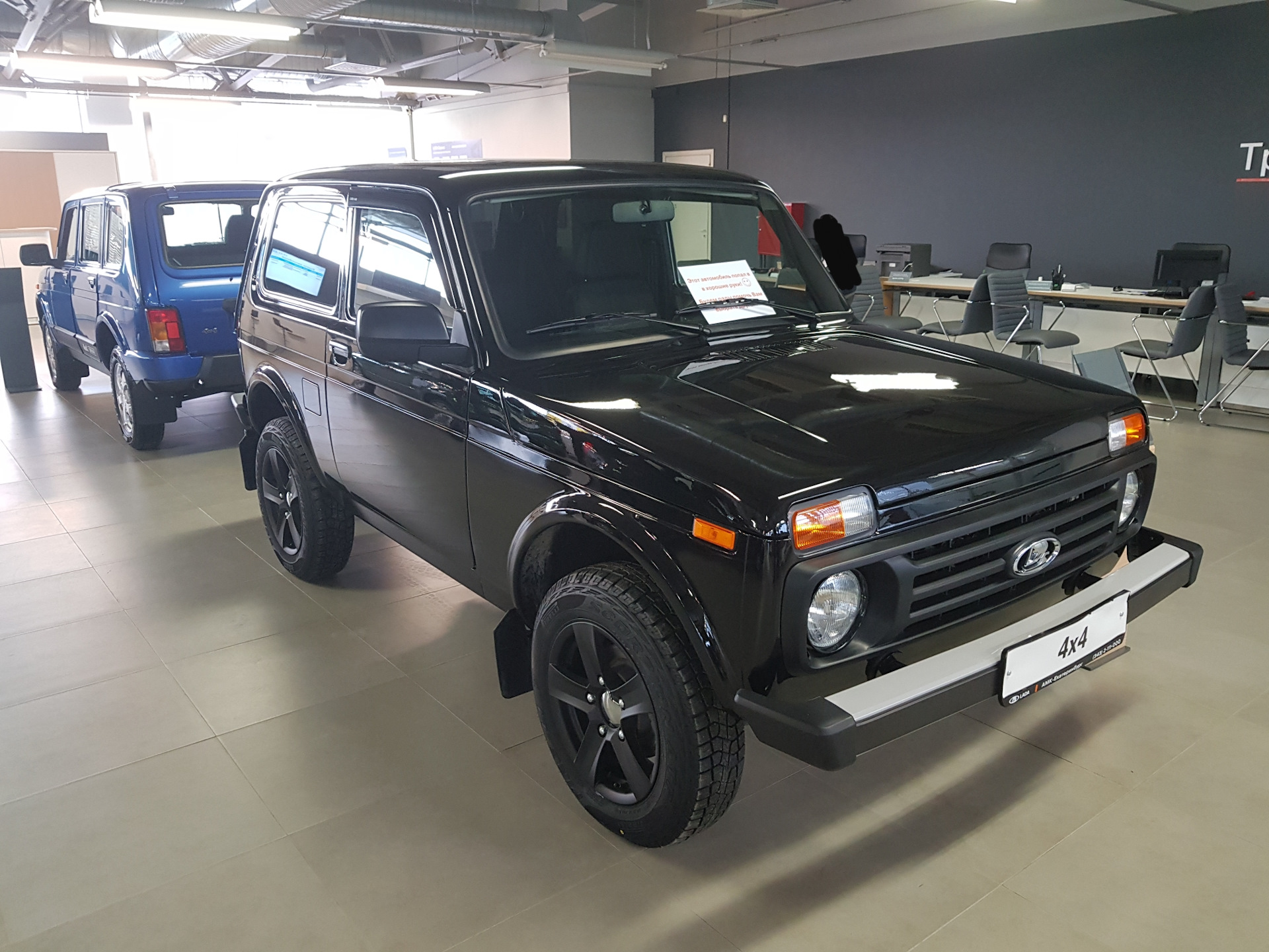 Нива блэк. Лада 4 на 4 Блэк. Лада 4х4 Black Edition. Lada 4x4 Black. Лада Нива Блэк эдишн.