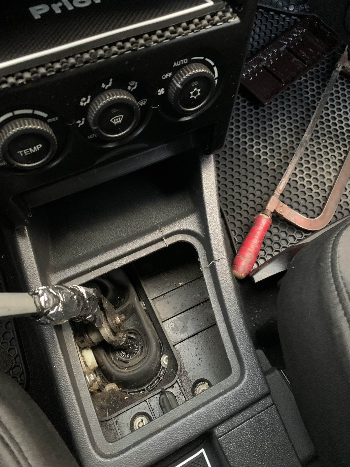 Подстаканник в панели приора 2. Подстаканник приора 2 в приору 1. Подстаканник лада приора 2. Подстаканники в приору 2. Подстаканники в приору 2.