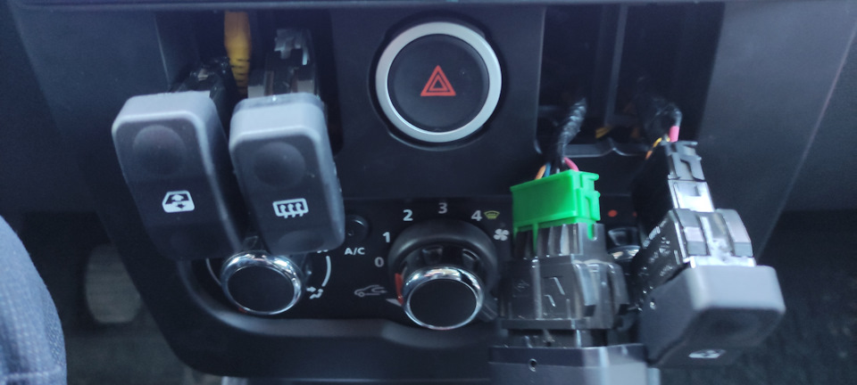 Диодная подсветка кнопок. — Lada Ларгус, 1,6 л, 2017 года | электроника ...