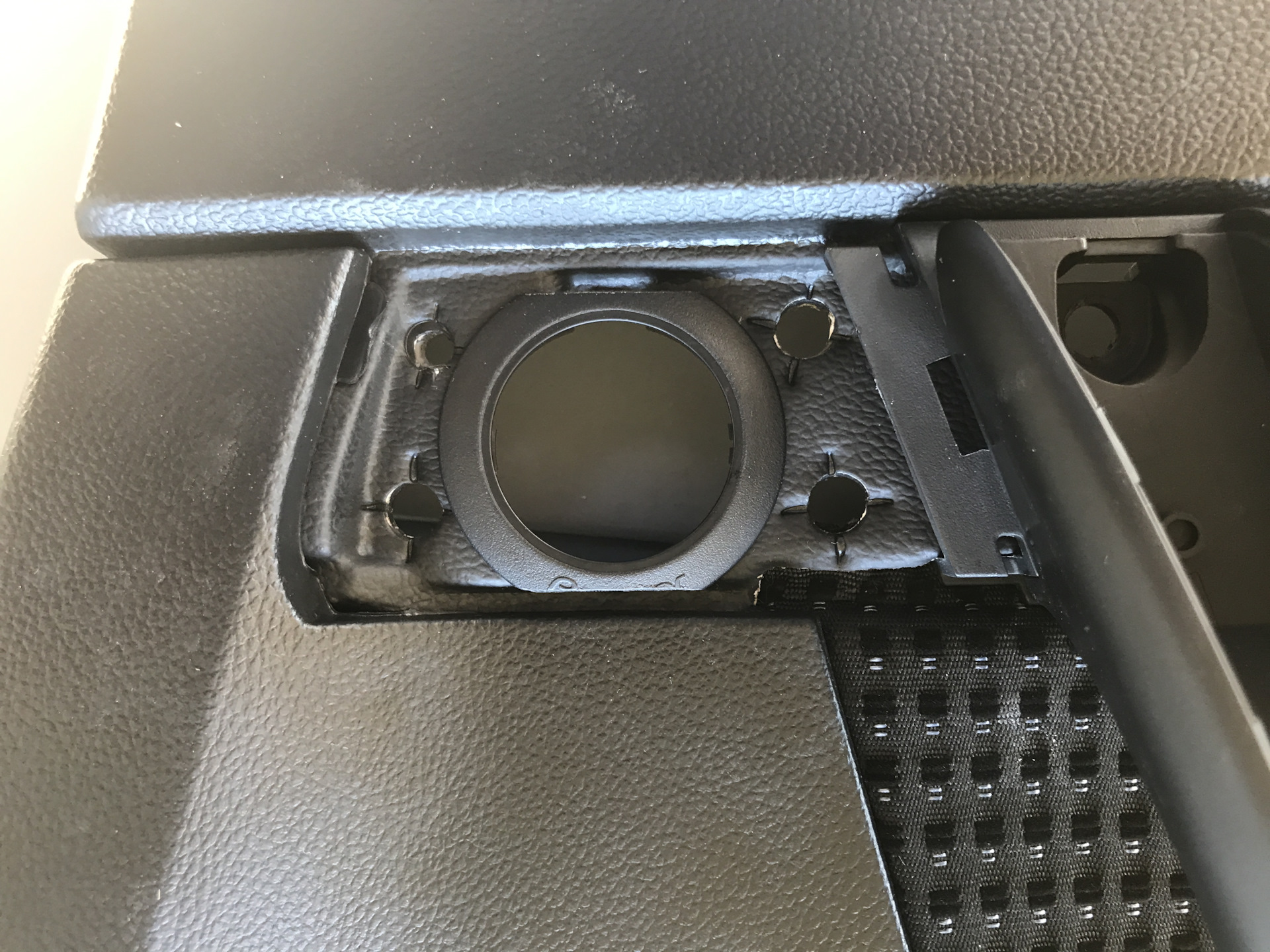 Установка вч твитеров. — Chevrolet Captiva (1G), 2,4 л, 2012 года ...
