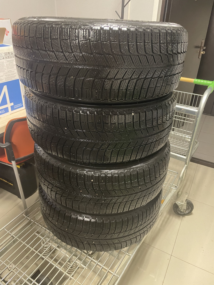 Шины зимние нешипованные Michelin 225/55 R17 на BMW 5 series (F10). Б/у ...