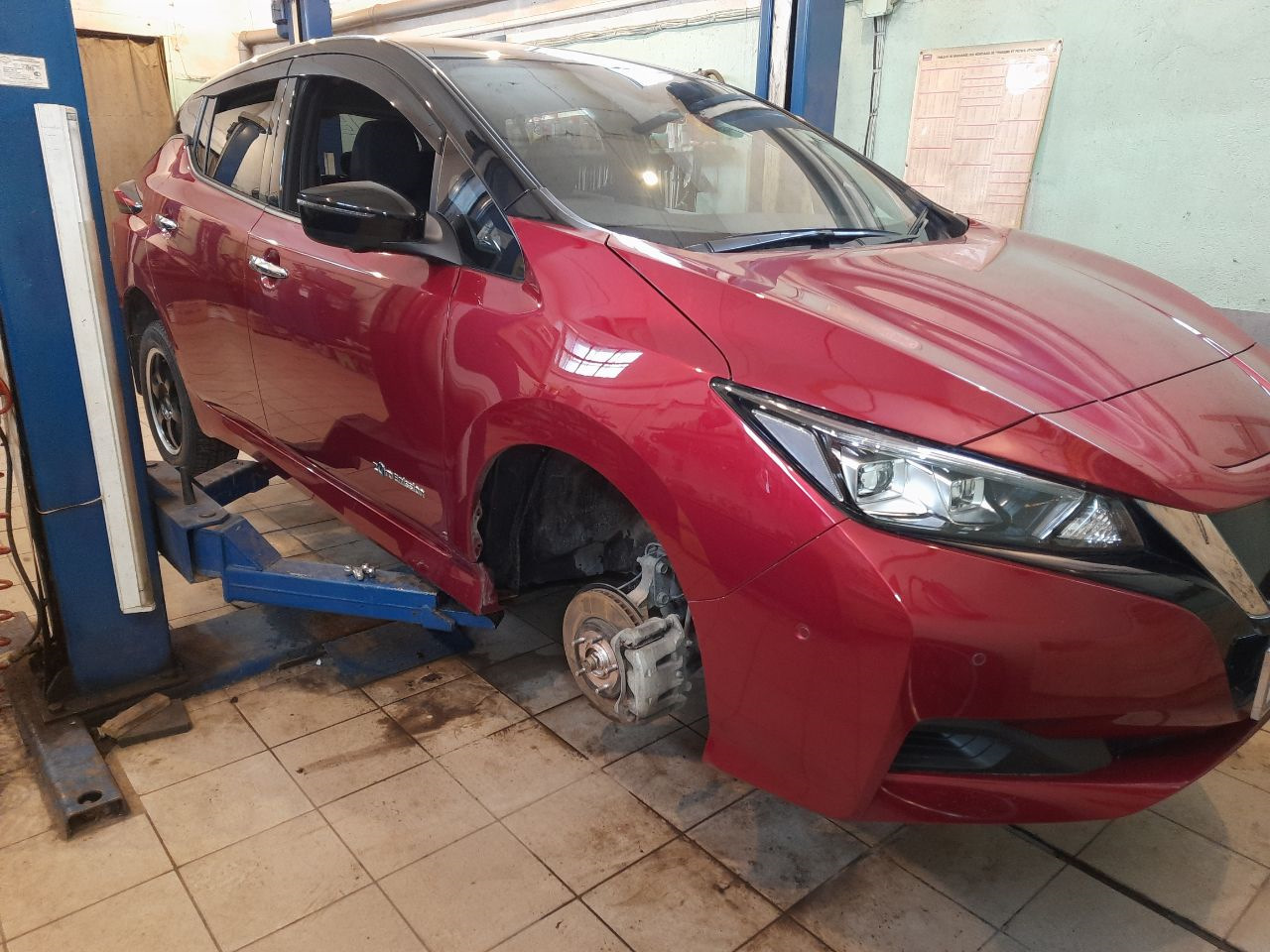 Шумоизоляция передних подкрылков — Nissan Leaf (2G), 2018 года | тюнинг ...