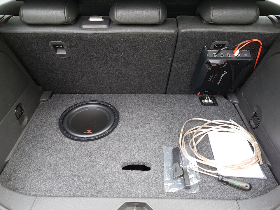 Corsa hot sale d subwoofer