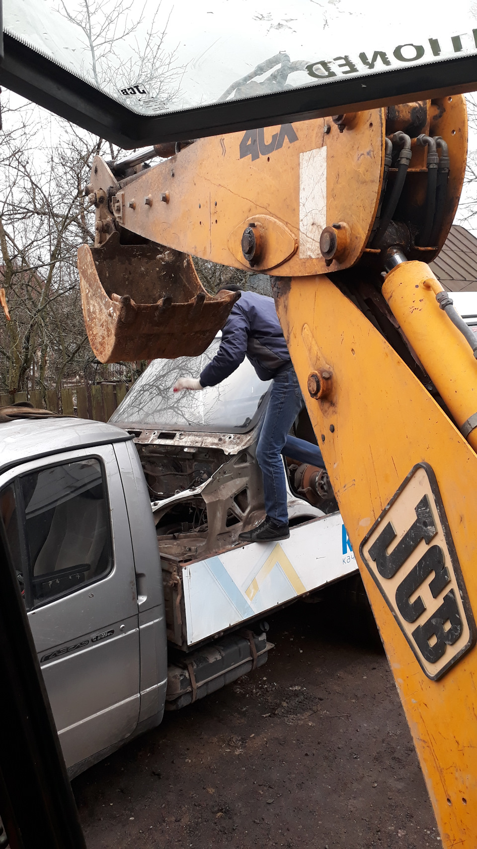 И в Тамбове есть товарищи. Во дворе еще одна белка завелась. — ГАЗ Газель,  2,8 л, 2013 года | покупка машины | DRIVE2