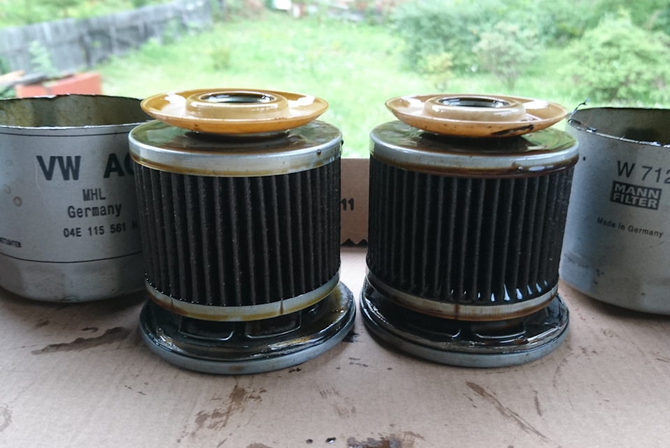 Полностью идентичные фильтрующие элементы. — Skoda Octavia A7 Mk3. Запчасти на фото: 04E115561