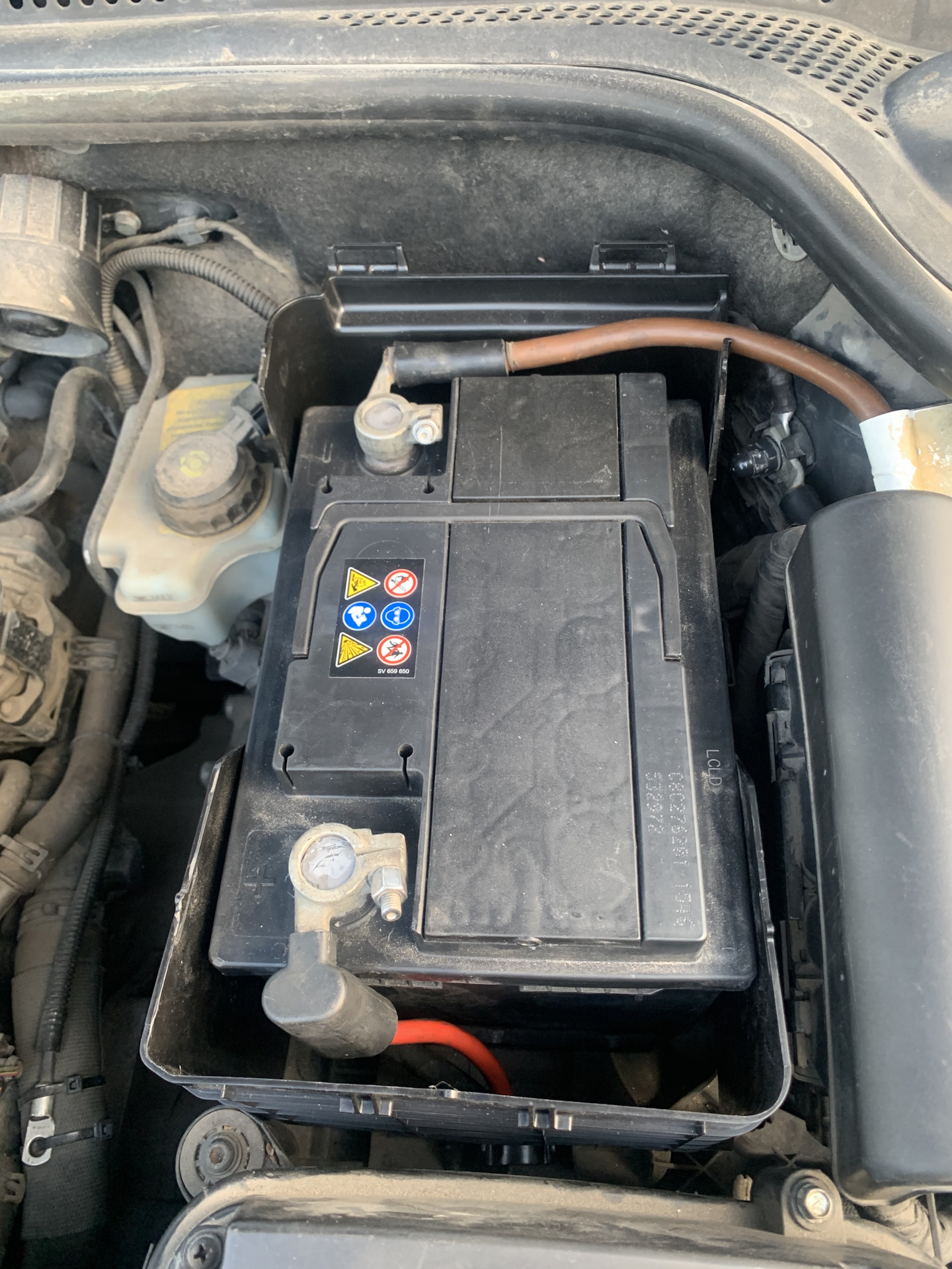 Чехол на АКБ — Volkswagen Jetta VI, 1,4 л, 2011 года | своими руками ...