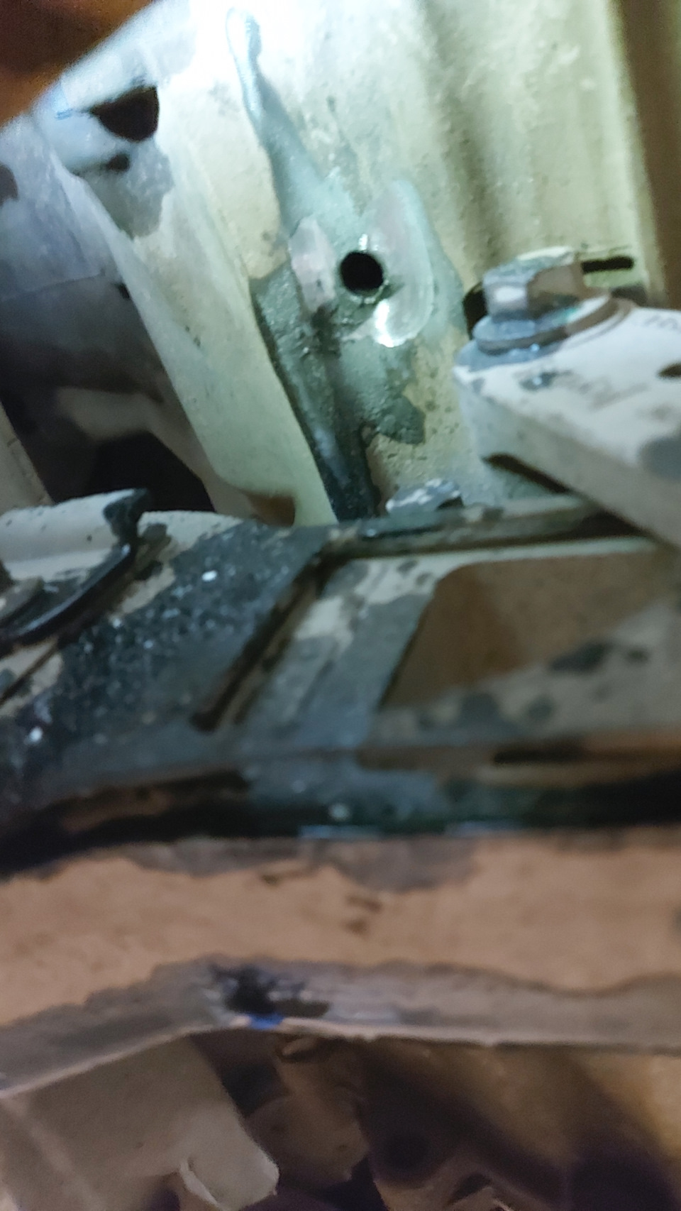 Замена масла в двс, сливная пробка в угловом редукторе. — Ford Explorer ...