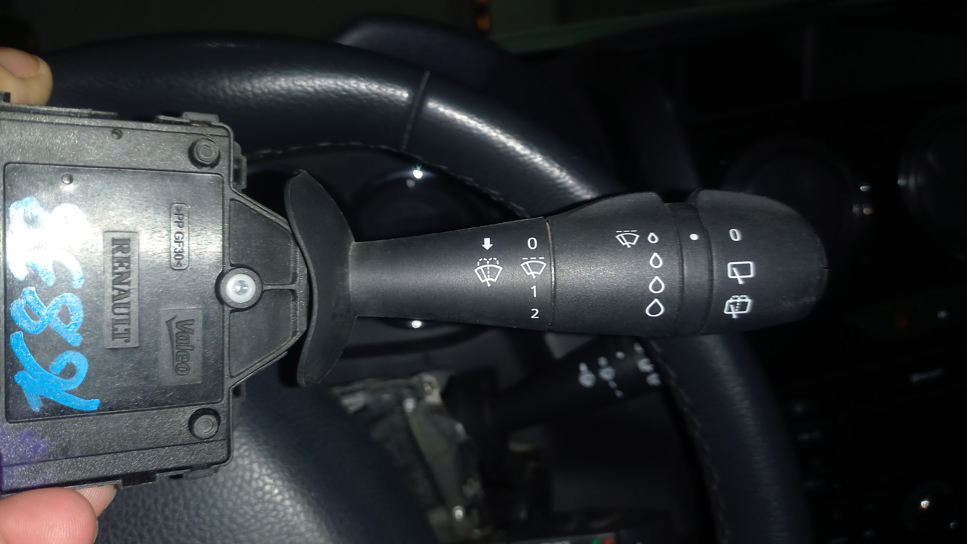 Переключатель режимов дворников — Renault Duster (1G), 1,5 л, 2017 года ...