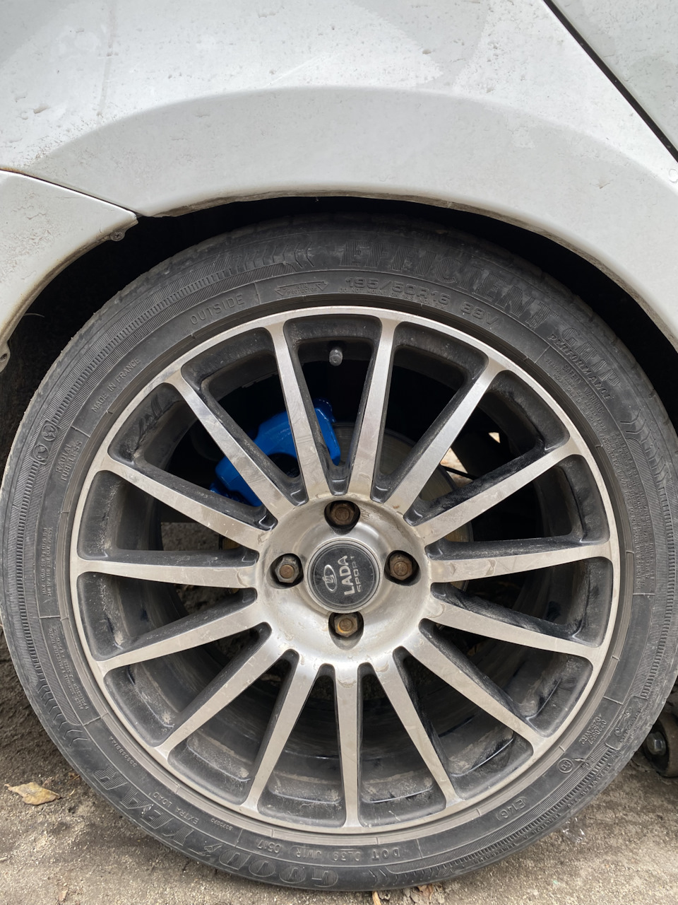 Покрасил задние суппорта на гранте спорт — Lada Granta Sport, 1,6 л ...