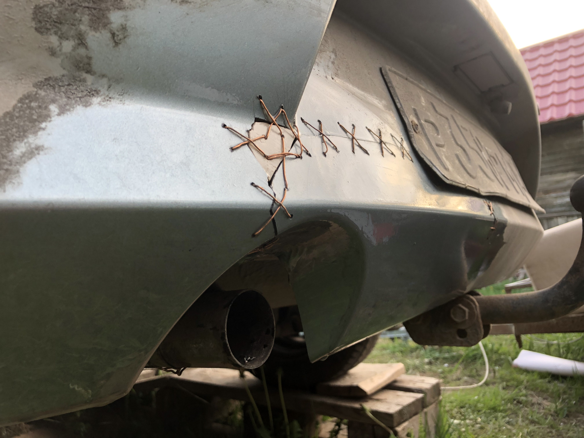 Продолжаем колхозить! Варим глушитель и пришиваем к бамперу подоконник ...