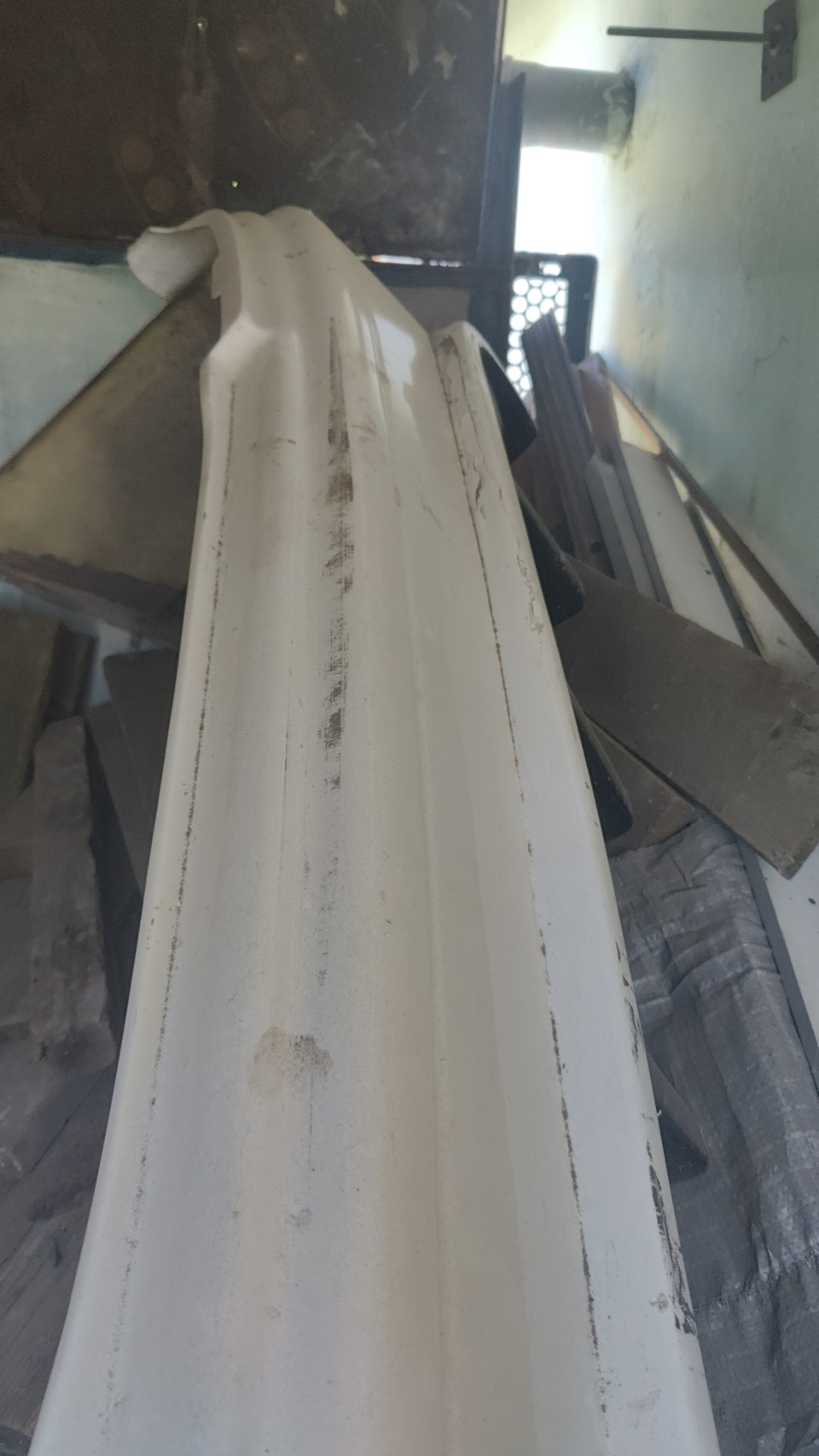 Темные полосы это не грязь, а следы от черной плоской морды фуры. — Toyota Chaser (100)