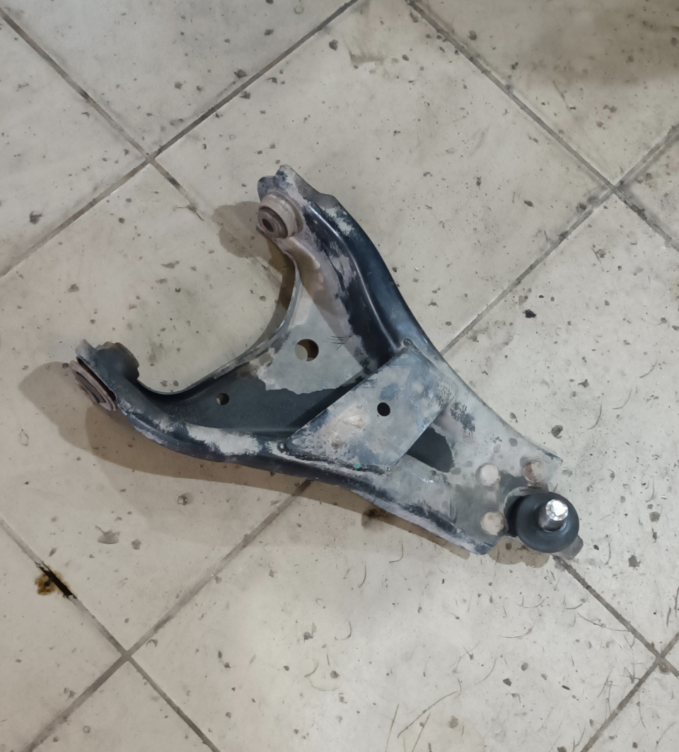 Внеплановая замена рычагов — Renault Duster (1G), 1,6 л, 2015 года ...