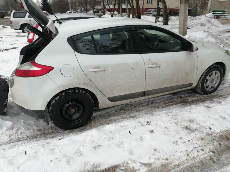 Боковой прокол колеса — Renault Megane III, 1,5 л, 2009 года | шины ...