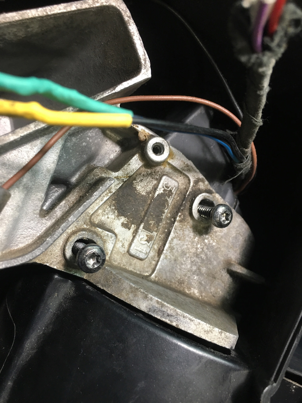 Разборка бокового зеркала и неоригинальное стекло — Land Rover ...