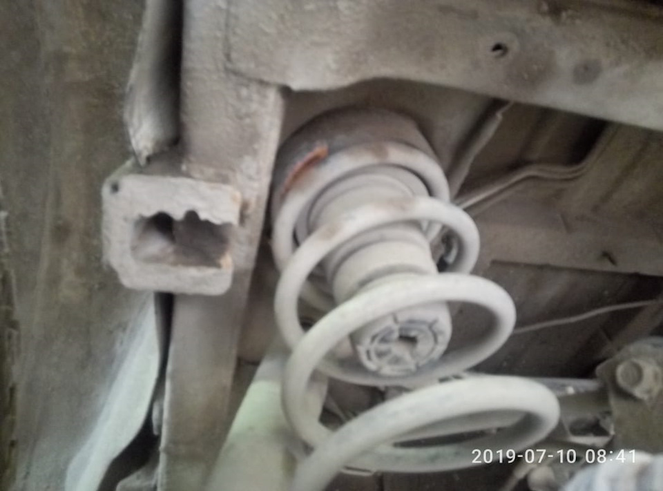 было так — Toyota Land Cruiser Prado 90-series. Запчасти на фото: 20190710