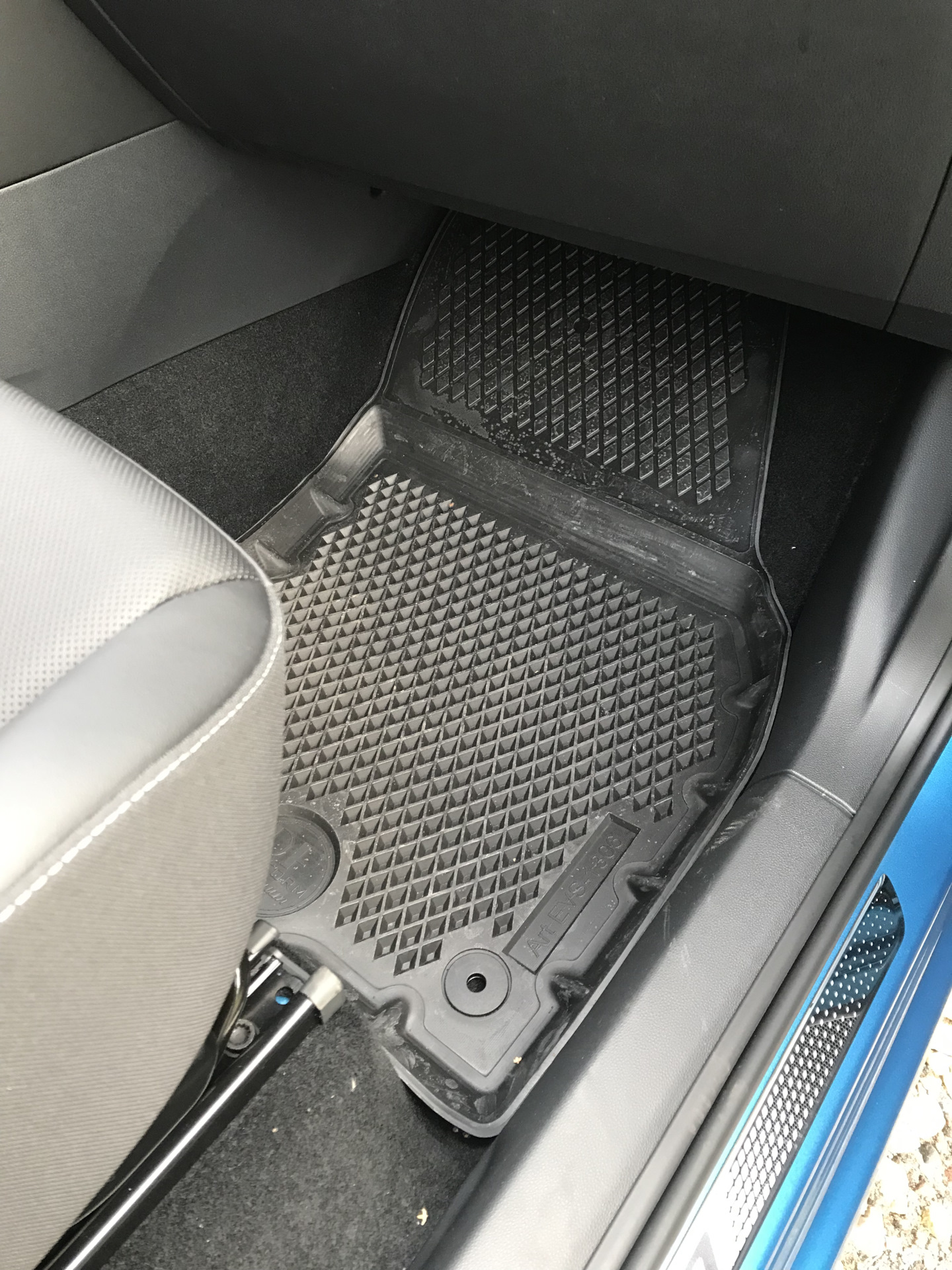 Коврики eva xc60 2015. Vag 5qb 061 270 wgk. Коврики jetta vs5. 7h1061551d 041. Ева коврики джетта 6.