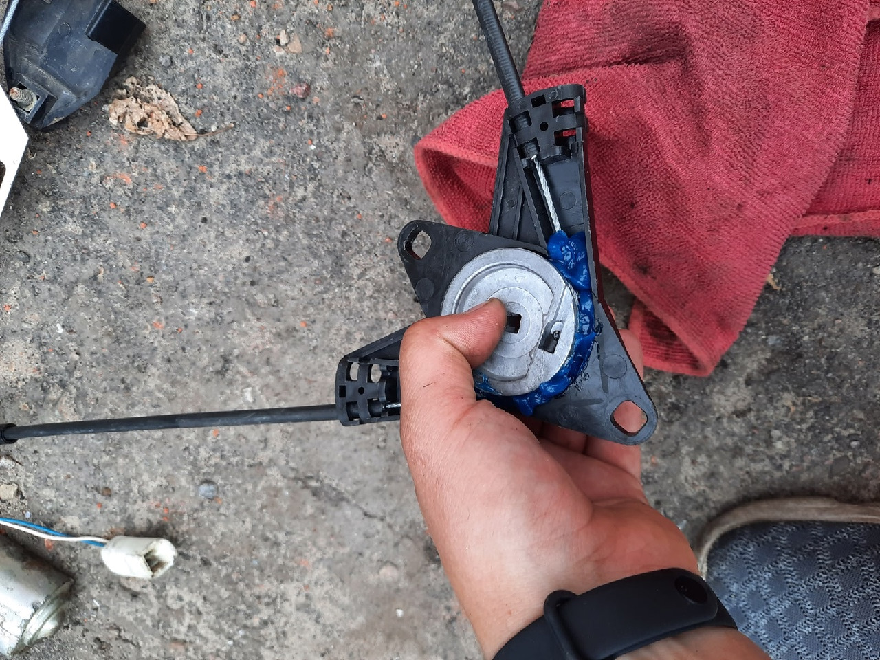 Стеклоподъемник Ёх… — Lada Приора хэтчбек, 1,6 л, 2010 года | поломка ...