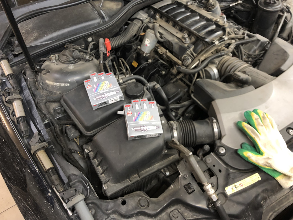 Прокачка передних стоек и замена свечей — BMW 7 series (E65/E66), 4,8 л ...