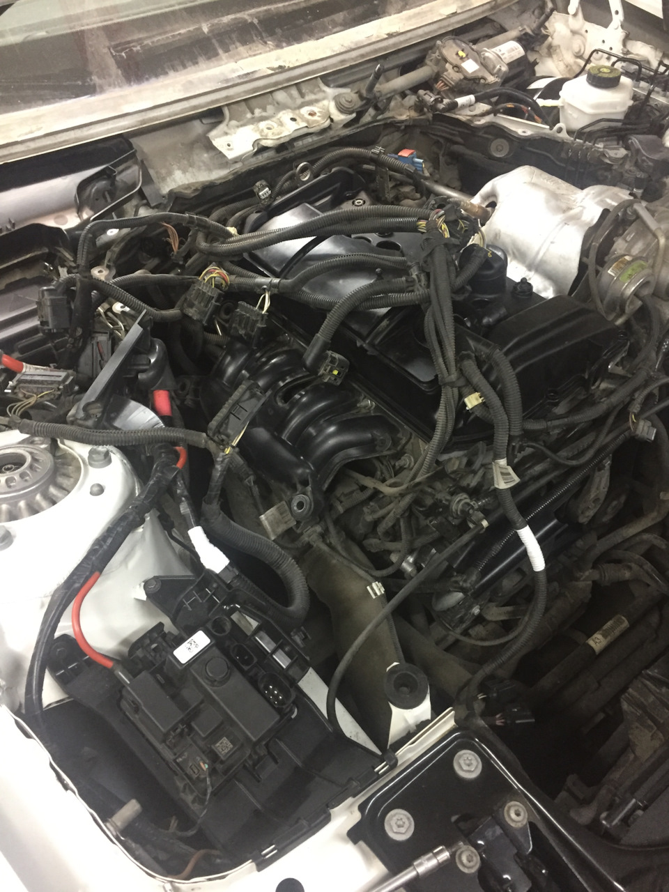 Так как под капотом был полный срачь, решил всё мыть с разбором и до впускного клапана управления vanos, добраться так по проще. — BMW 1 series (F20)