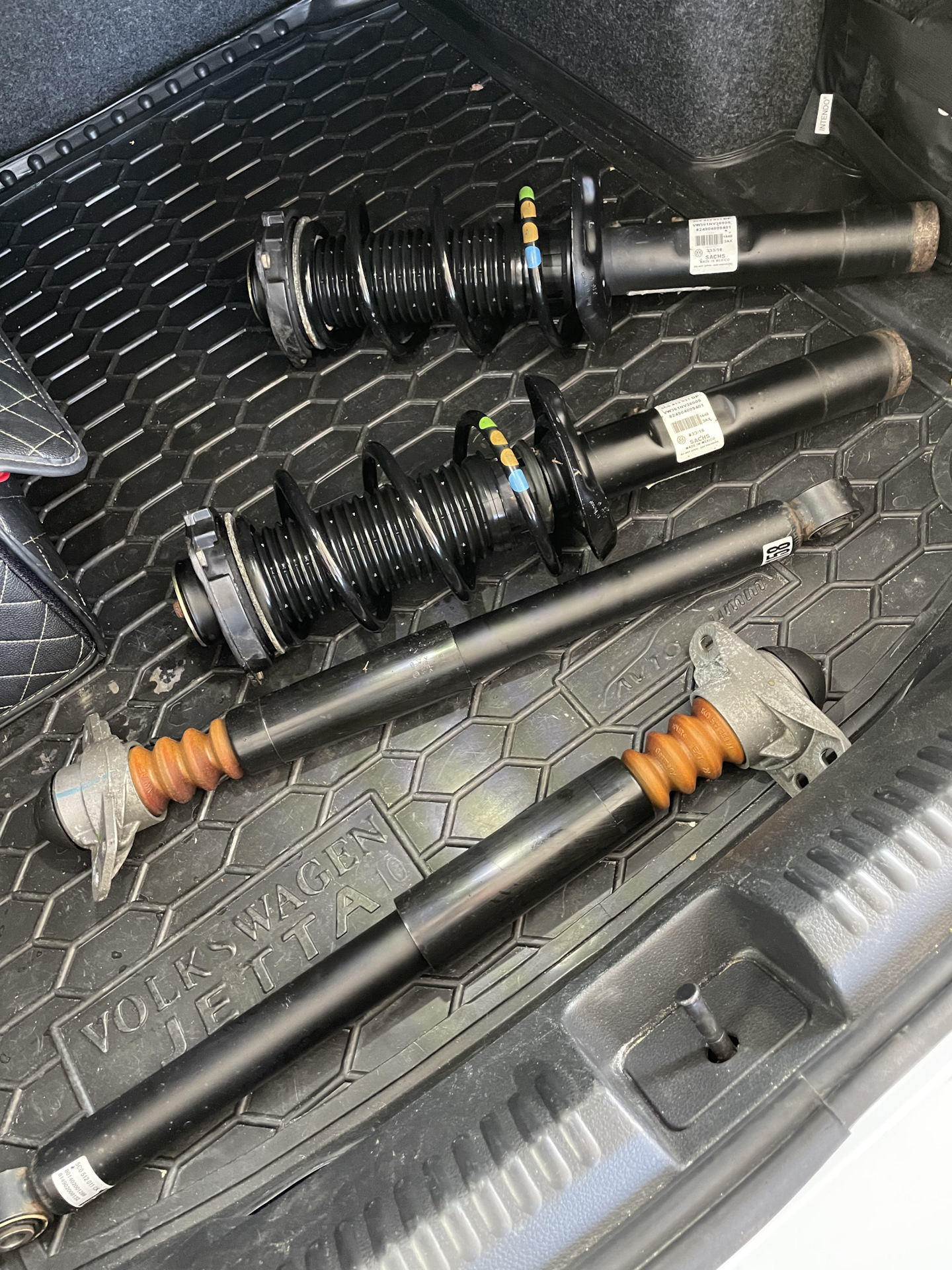 Замена амортизаторов в круг и рулевых тяг с наконечниками — Volkswagen ...