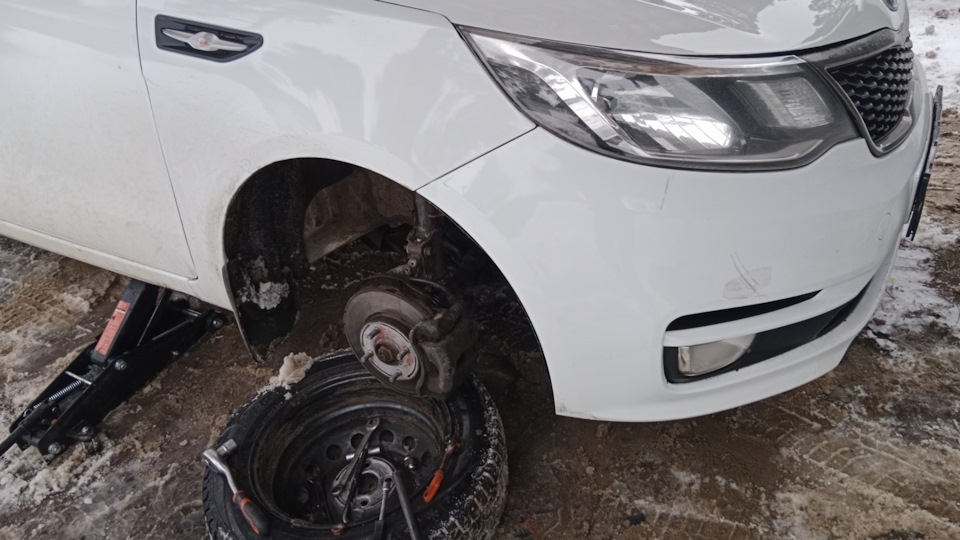 Замена передних амортизаторов самостоятельно. — KIA Rio (3G), 1,4 л ...