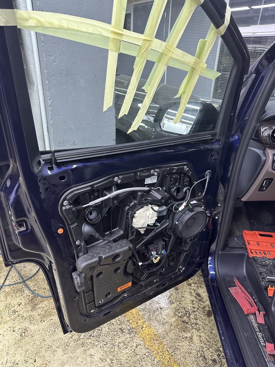 Скол на лобовом и водительское стекло — Mercedes-Benz V-Class (W447), 2 ...