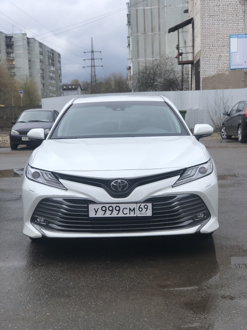 Замена рамок под номера — Toyota Camry (XV70), 2,5 л, 2019 года |  аксессуары | DRIVE2