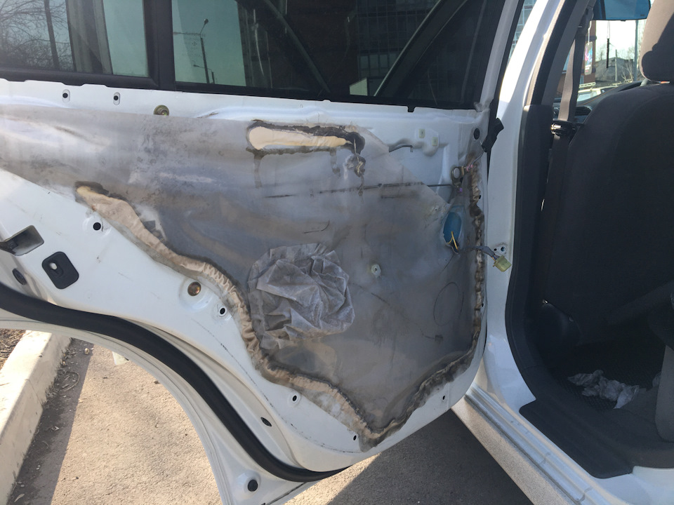 Замена ограничителей задних дверей — Honda Civic Ferio (7G), 1,5 л ...
