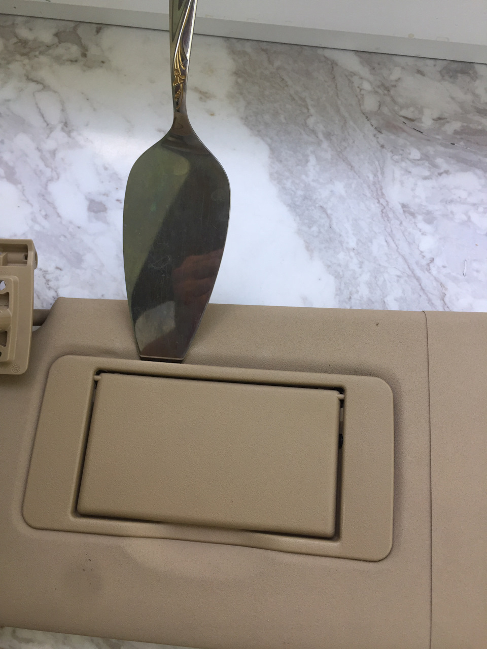 Ремонт зеркала в козырьке (косметическое зеркало). — Mercedes-Benz M ...