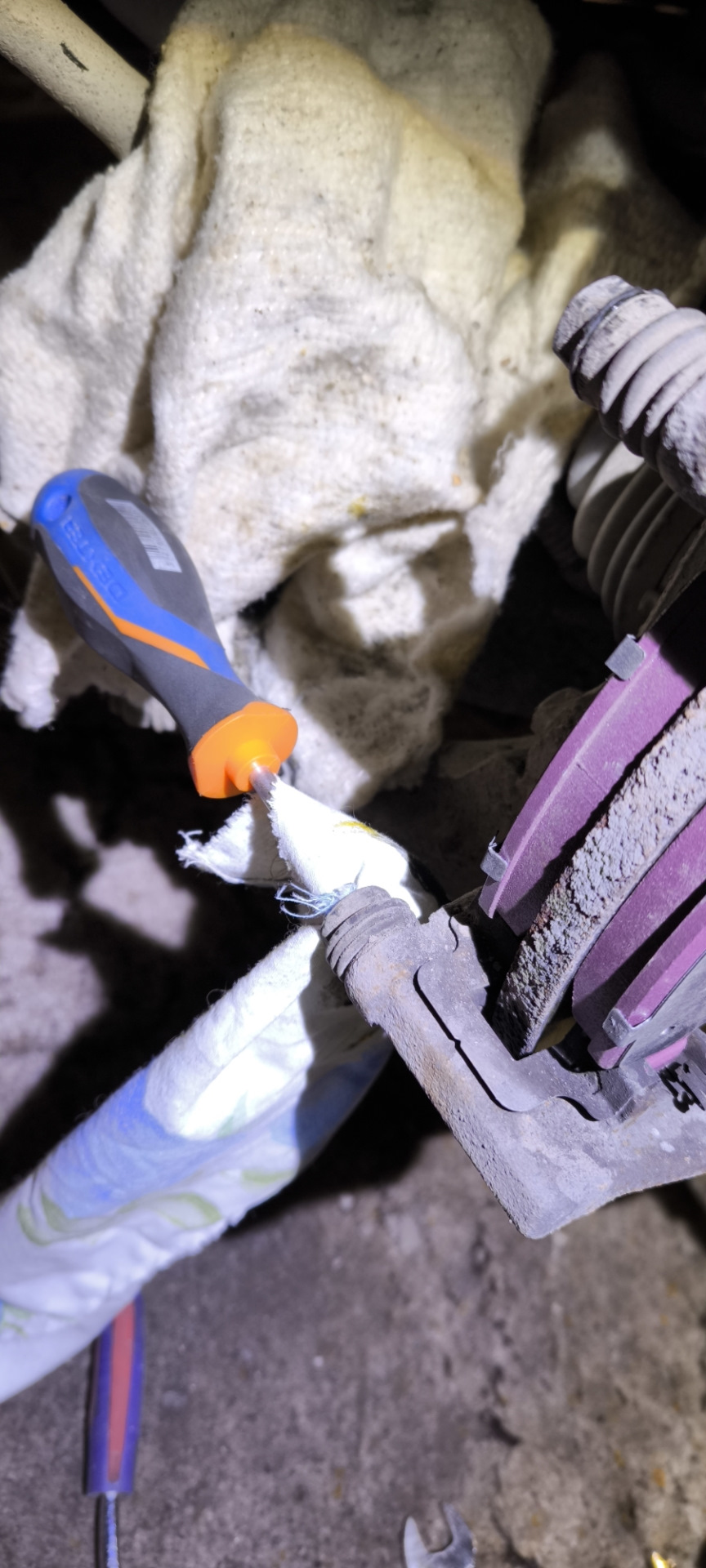 Ревизия направляющих. Много смазки пихать не нужно. — Haval F7 (1G)