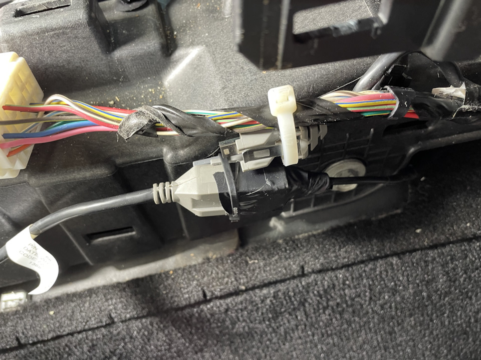 юсб провод — Jeep Grand Cherokee (WK2)