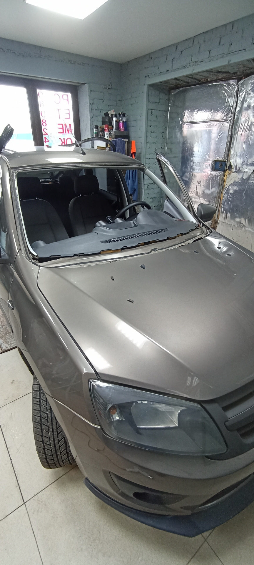 Замена лобового стекла — Lada Гранта лифтбек, 1,6 л, 2018 года | визит ...