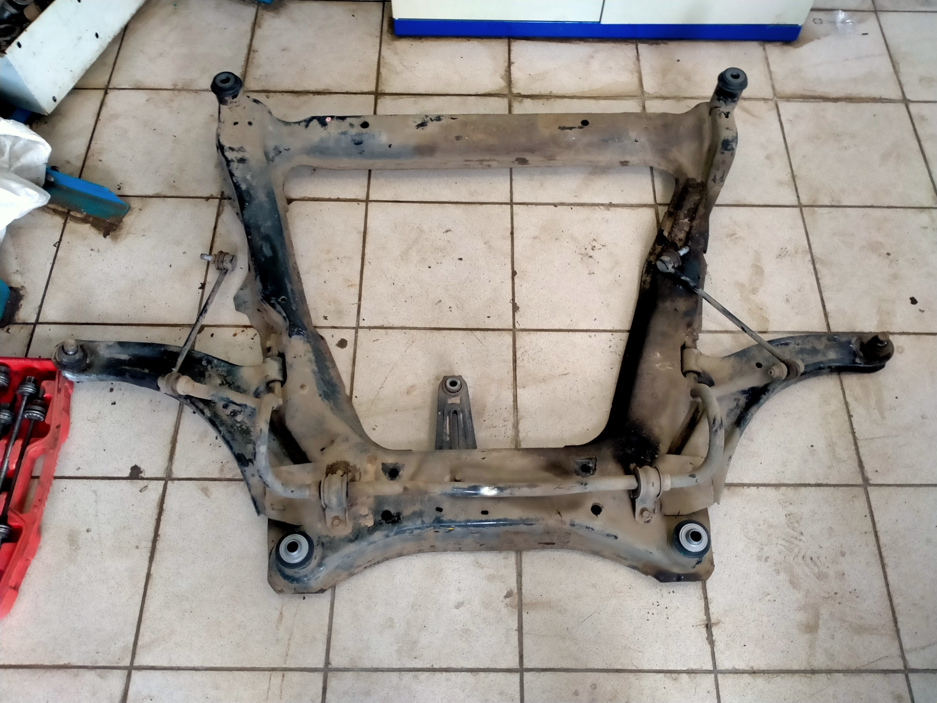 Сайлентблоки подрамника — Nissan X-Trail II (t31), 2 л, 2008 года ...