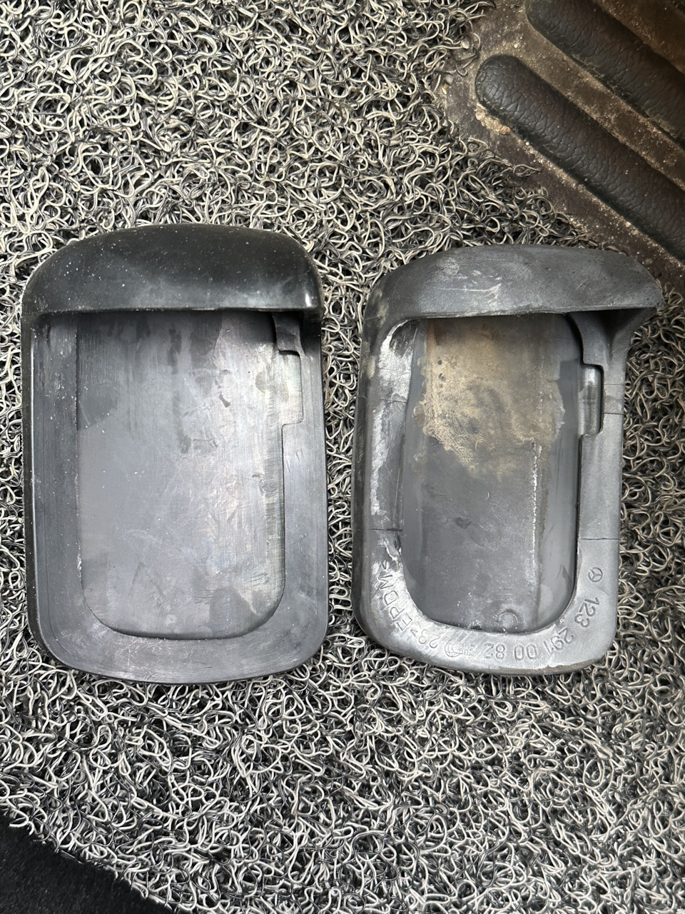 A 123 291 00 82 — Mercedes-Benz M-Class (W164). Запчасти на фото: A1232910082