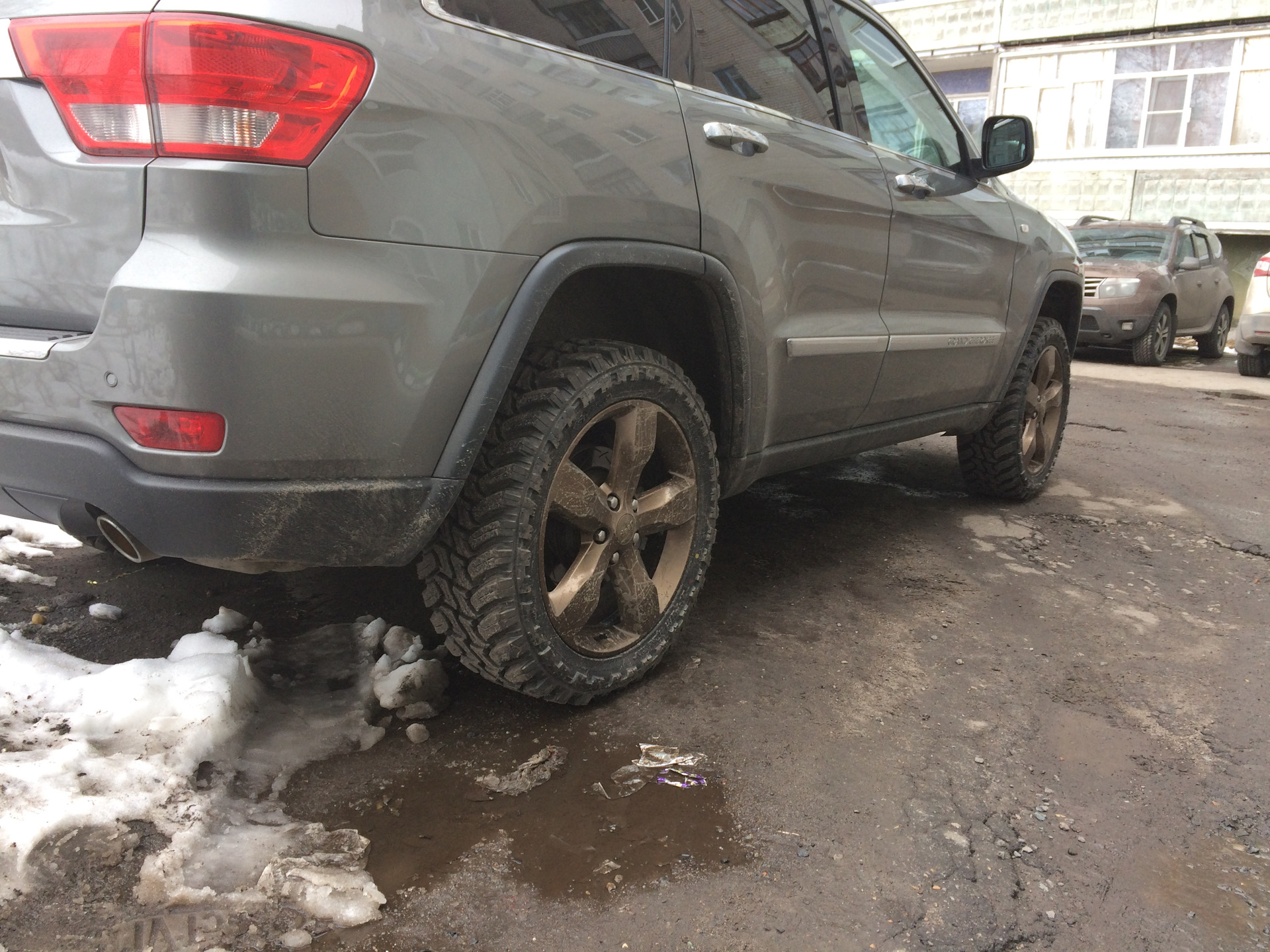 Jeep Grand Cherokee в грязи