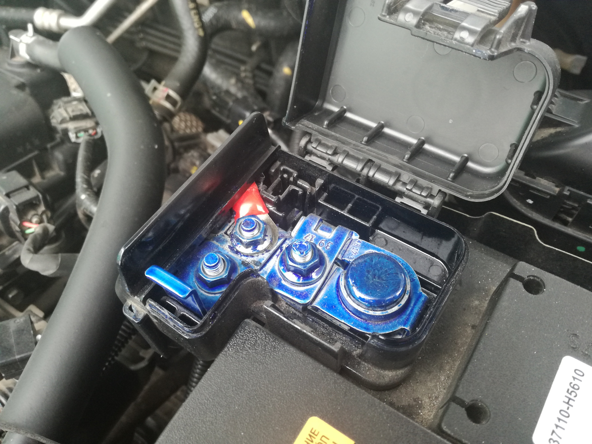 Аккумулятор на киа рио х лайн. Киа рио 2018 акб. 37110h5610 аккумулятор. 37110h5610. Рио x-line 1.