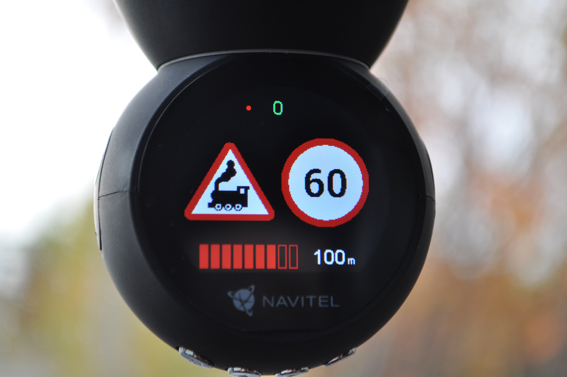 Navitel r1050 c gps wifi цифровым спидометром и функцией предупреждения о камерах и знаках