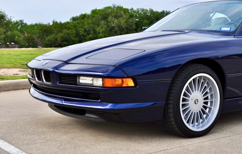 BMW 8 w12 2023