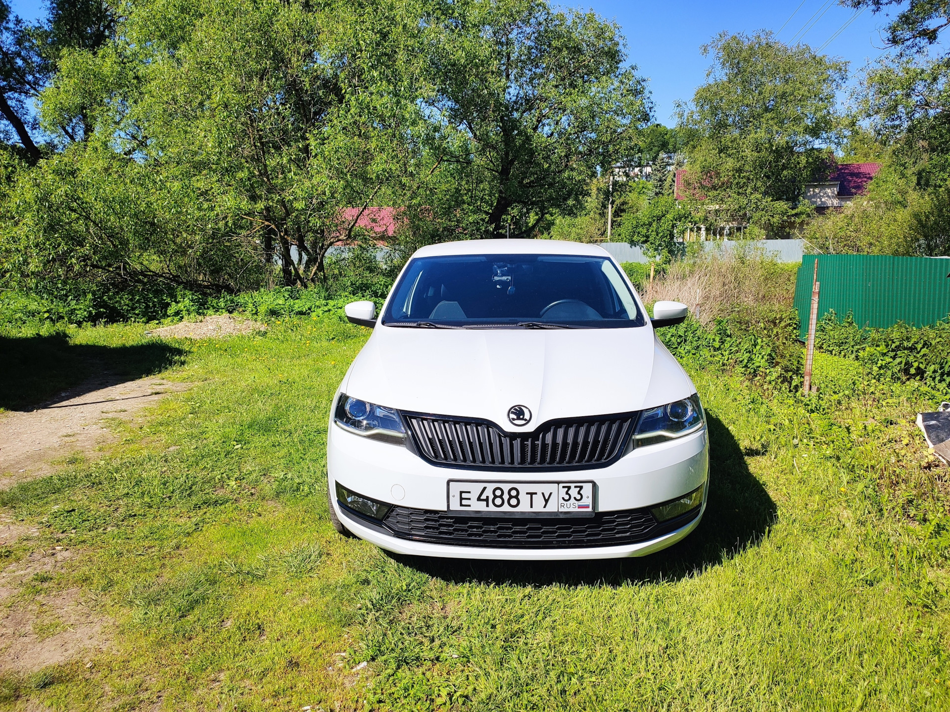 Шкода Рапид антихром. Шкода Рапид 2018 антихром. Антихром Рапид 2020. Skoda Rapid спереди.