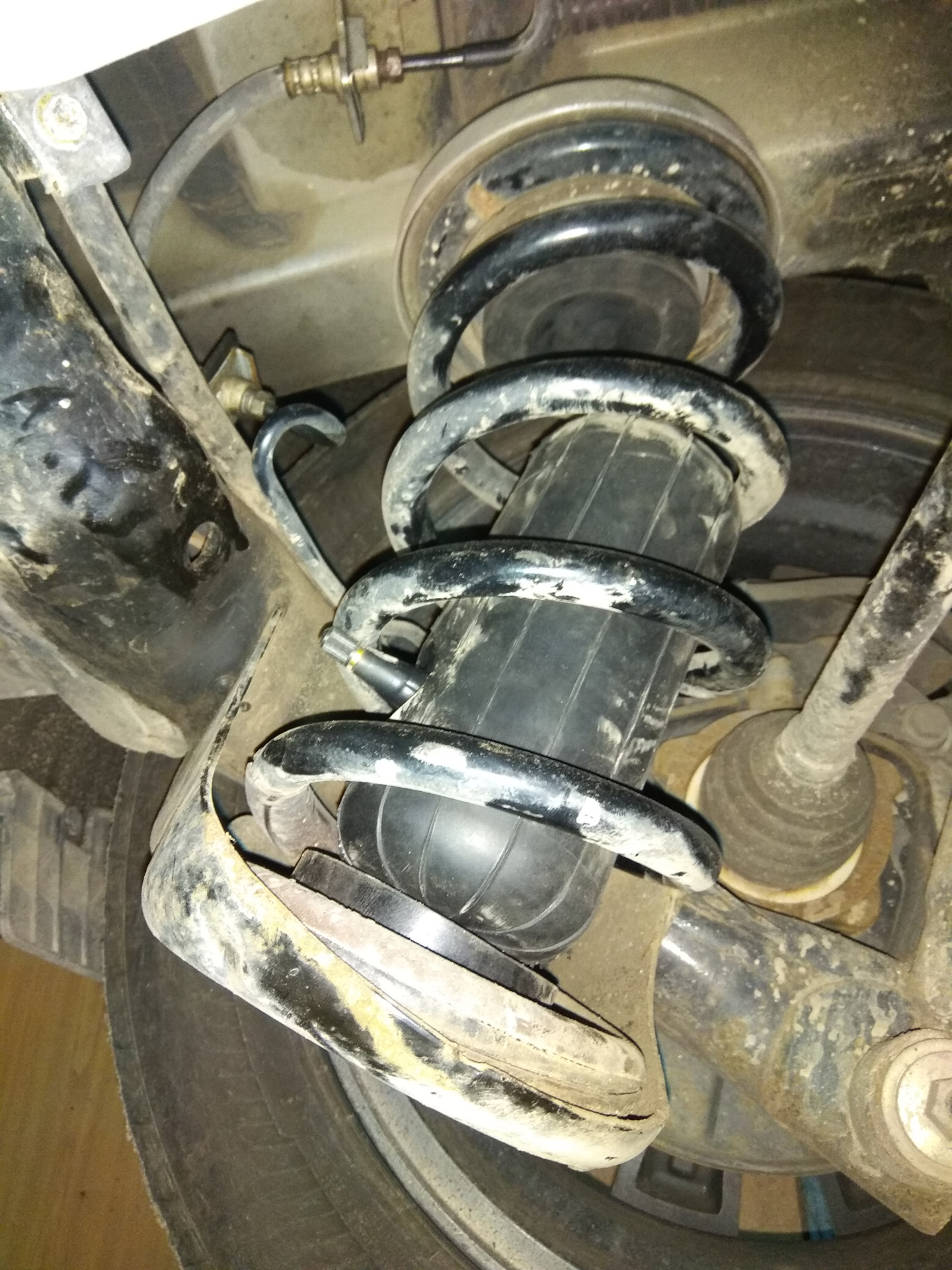 Установка пневмоподушек в задние пружины. — Toyota Sienna (3G), 3,5 л ...