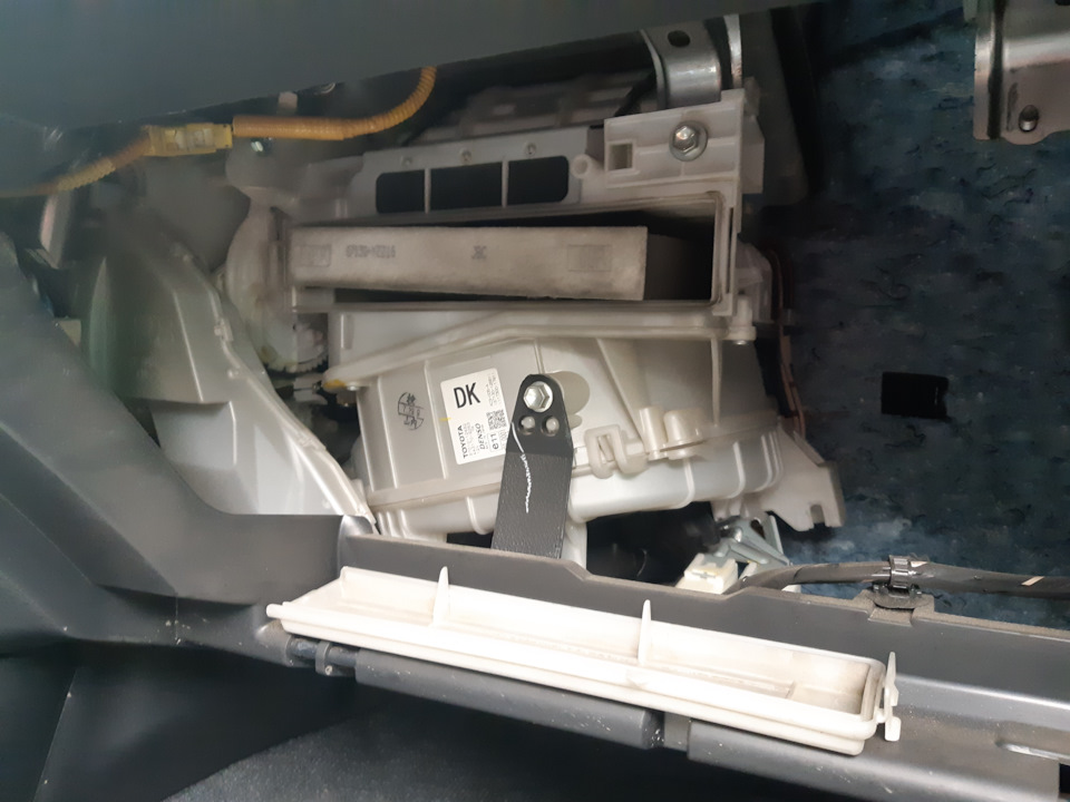 Фото в бортжурнале Toyota RAV4 (IV)