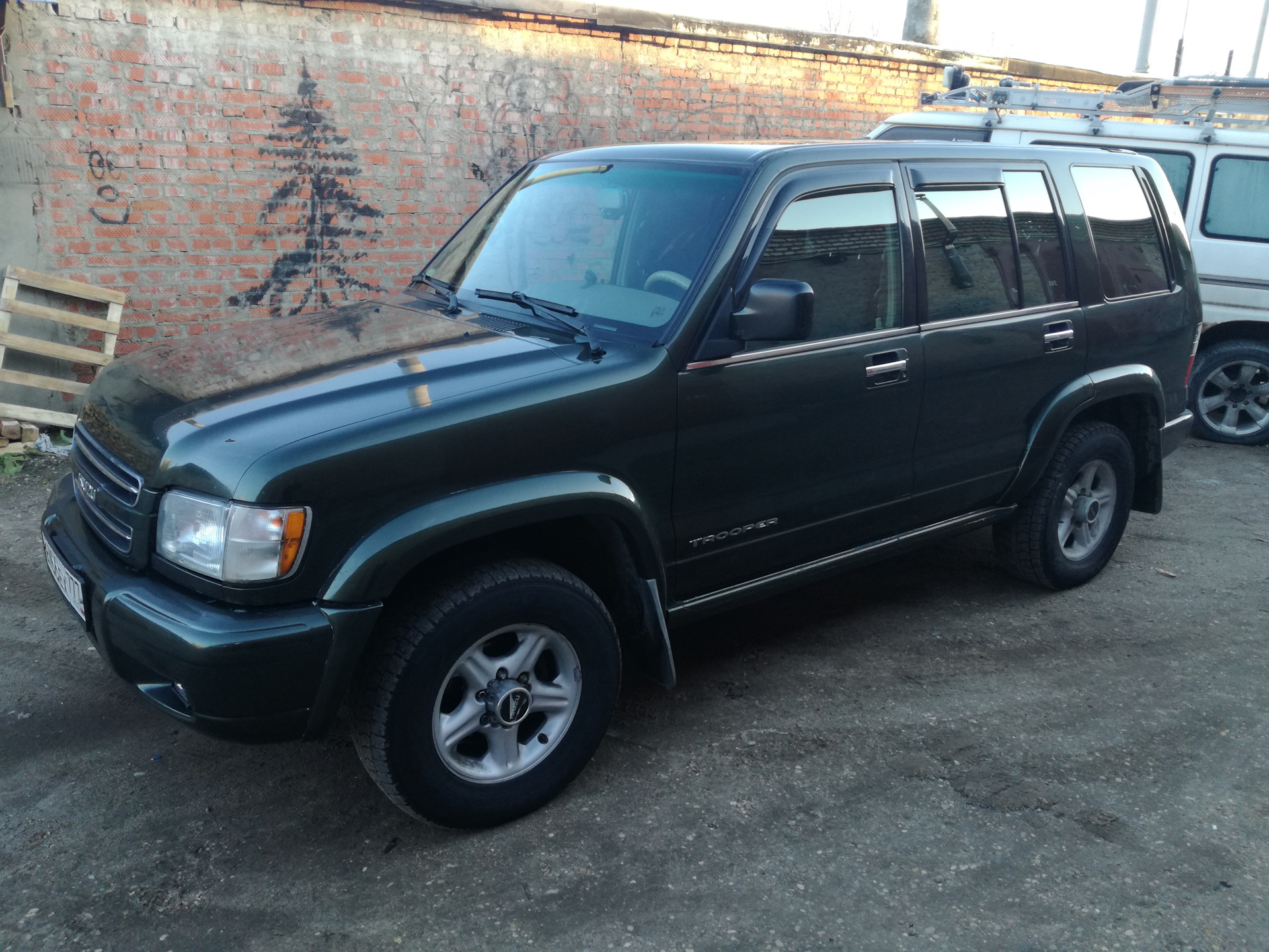 Isuzu Trooper 2002 года