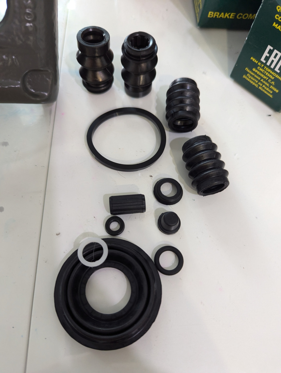 Резинки и направляющие из двух комплектов Frenkit, Linx — Ford Mondeo III