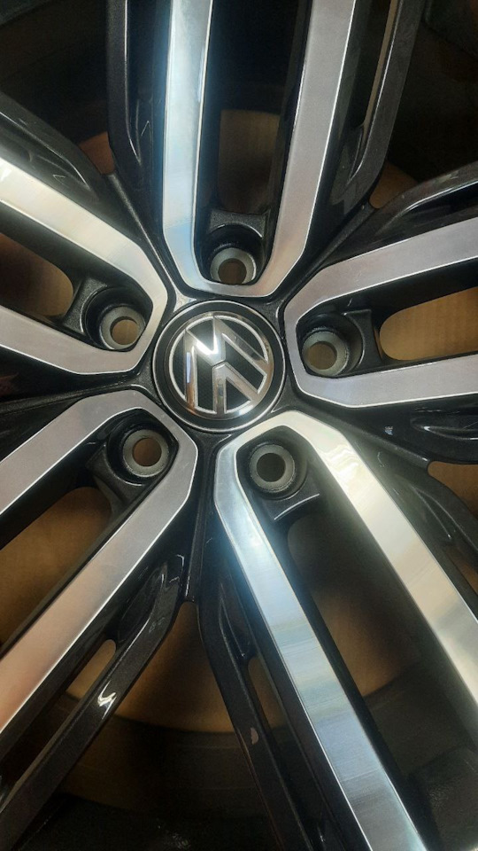 Литые диски Volkswagen 7Jx19 ET43 5x112 на Skoda Kodiaq (1G ...