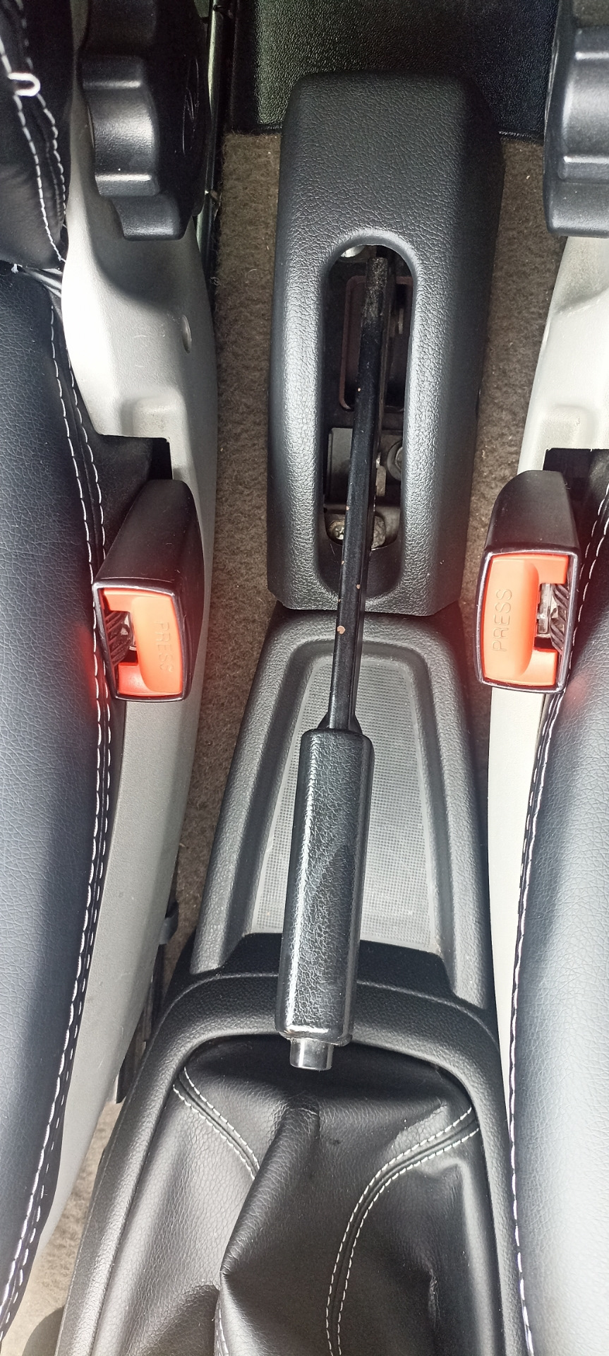 Кожух ручника от гранты fl — Lada Калина седан, 1,6 л, 2010 года ...