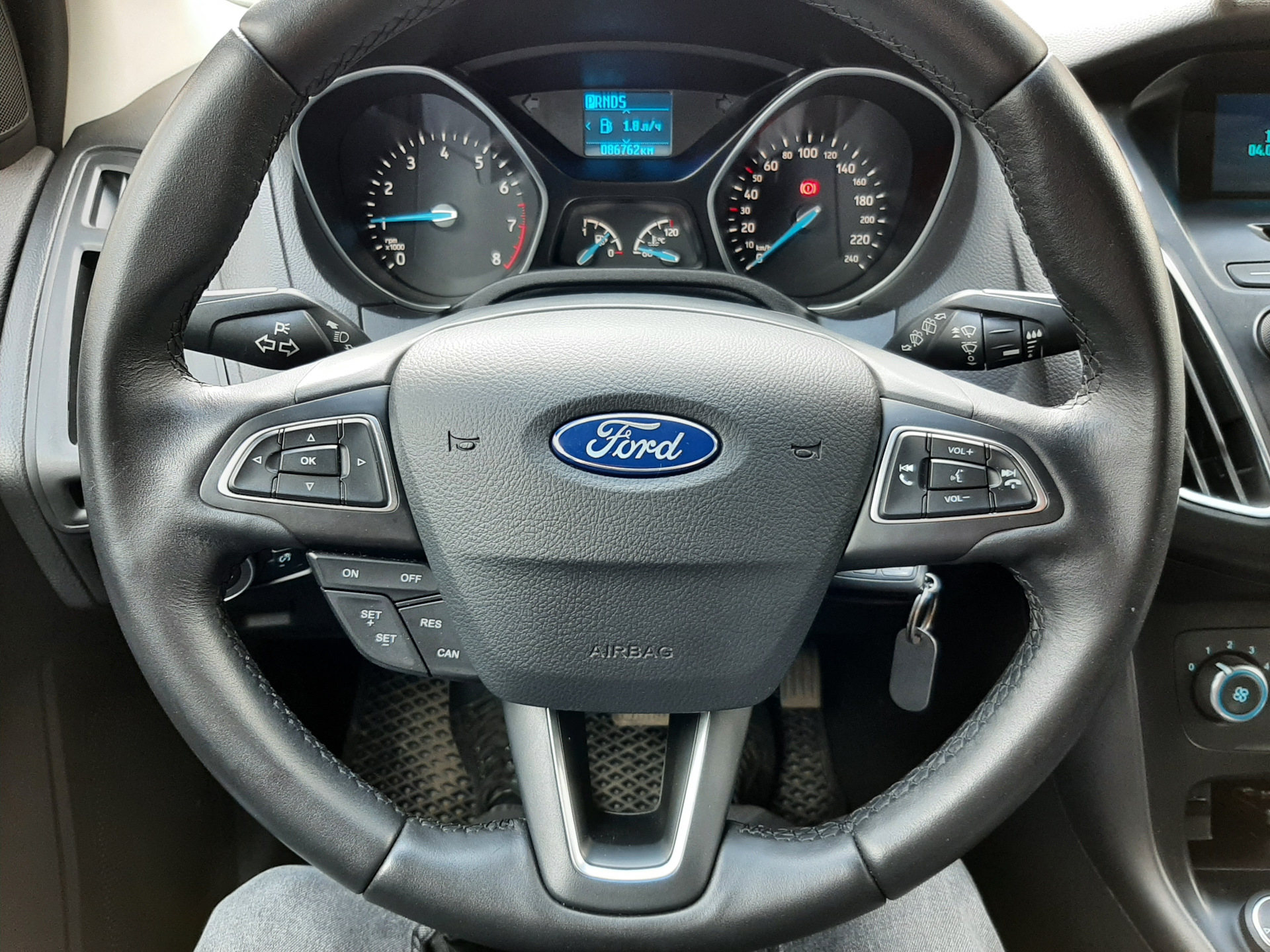 Круиз куга 2. Круз контроля Ford Focus 2. Круиз контроль Форд фокус 3 Рестайлинг. Круиз контроль Форд фокус 3 2012. Круиз Форд фокус 2 Рестайлинг.