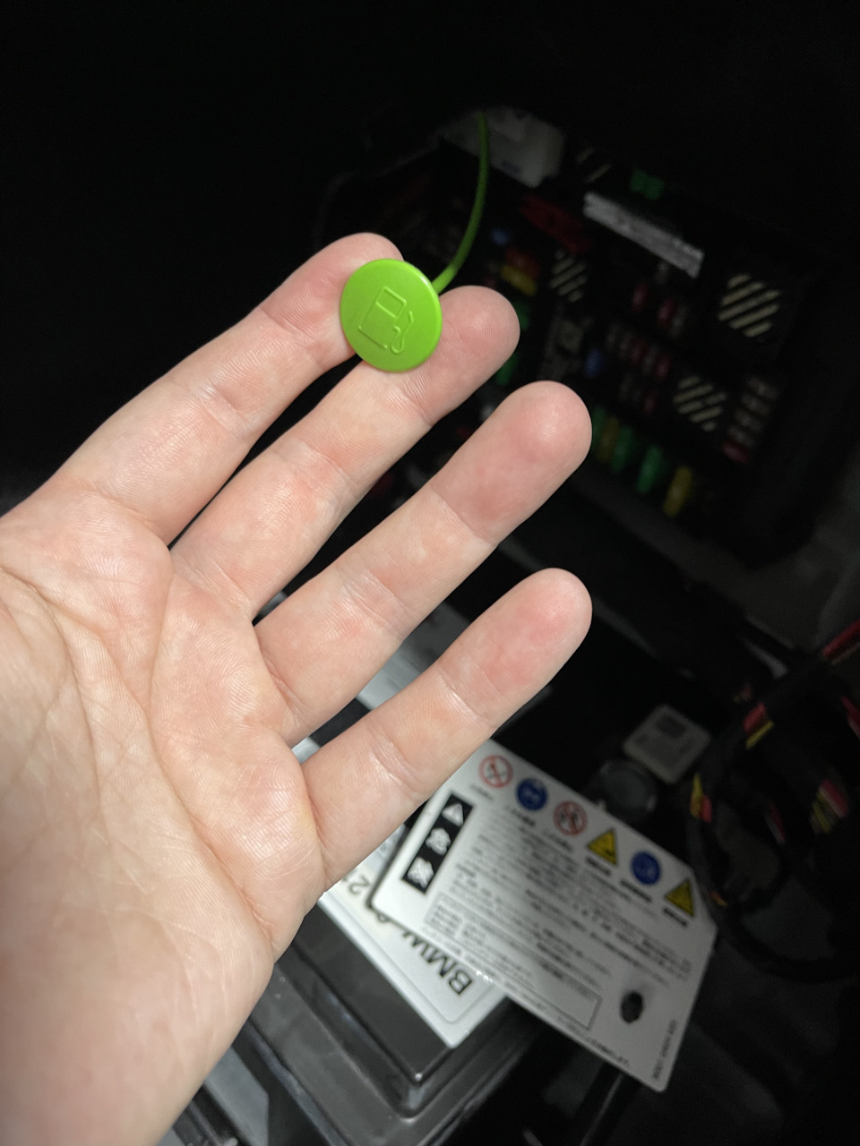 Аварийное открывание лючка бензобака — BMW 5 series (G30), 2 л, 2017 ...