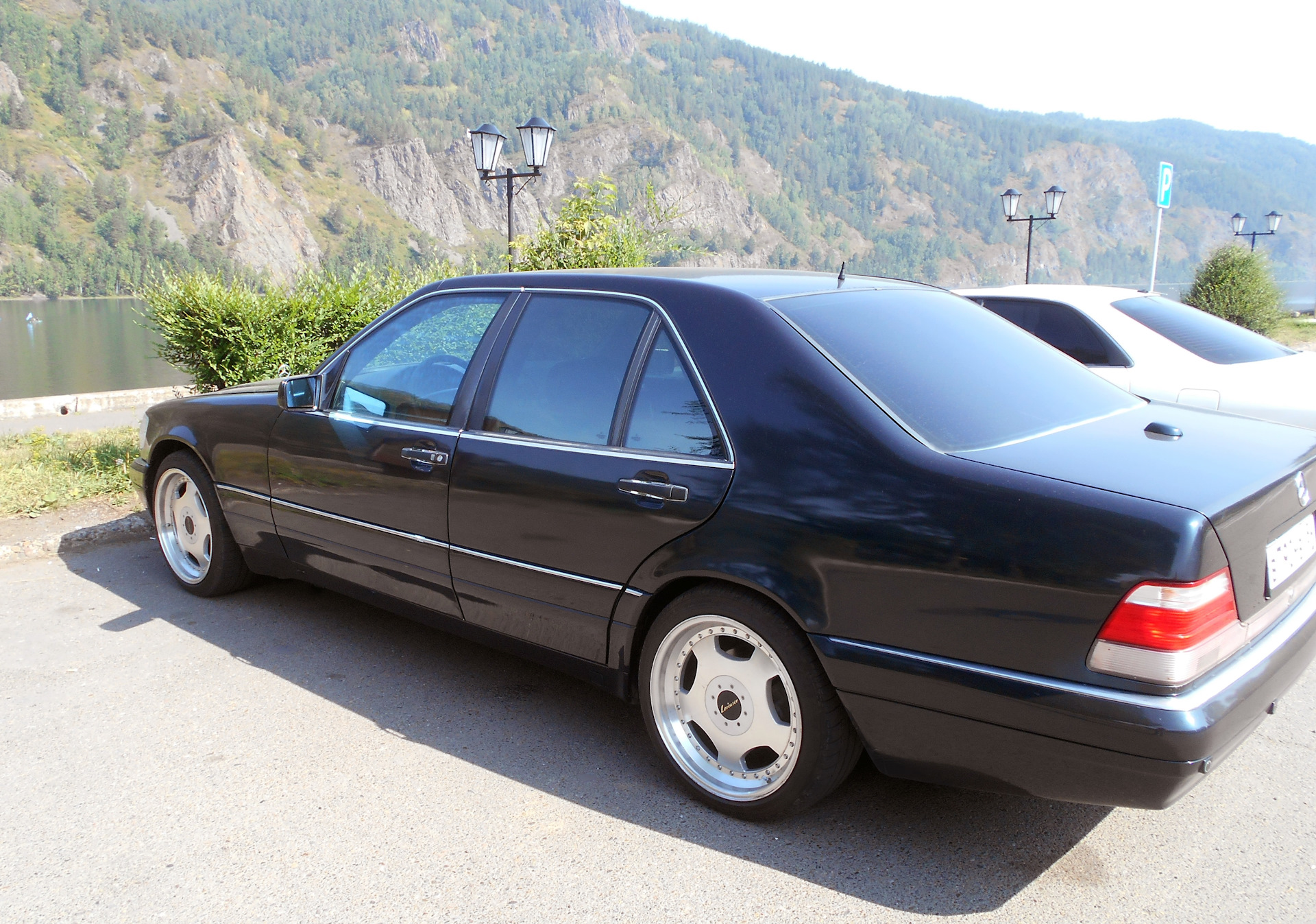 № 94 Сравнение двух 140, Крауна и Мерседеса. — Mercedes-Benz S-Class  (W140), 3,2 л, 1997 года | наблюдение | DRIVE2