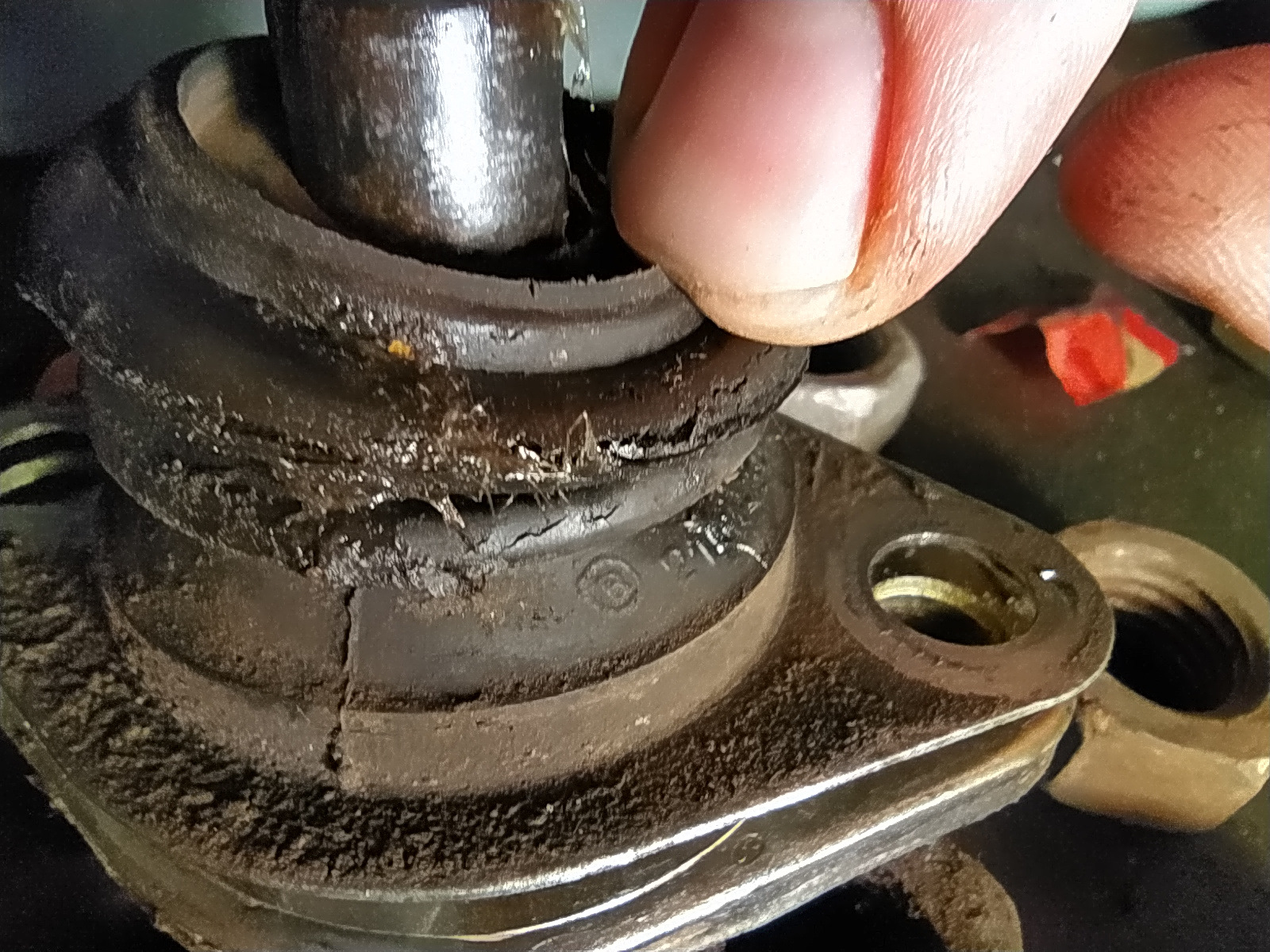 Пыльник на гранату ваз 2114. Пыльник отбойник передней стойки асх. Пыльник амортизатора 2109. Пыльник переднего амортизатора cx7. Пыльник переднего моста иж-2126.