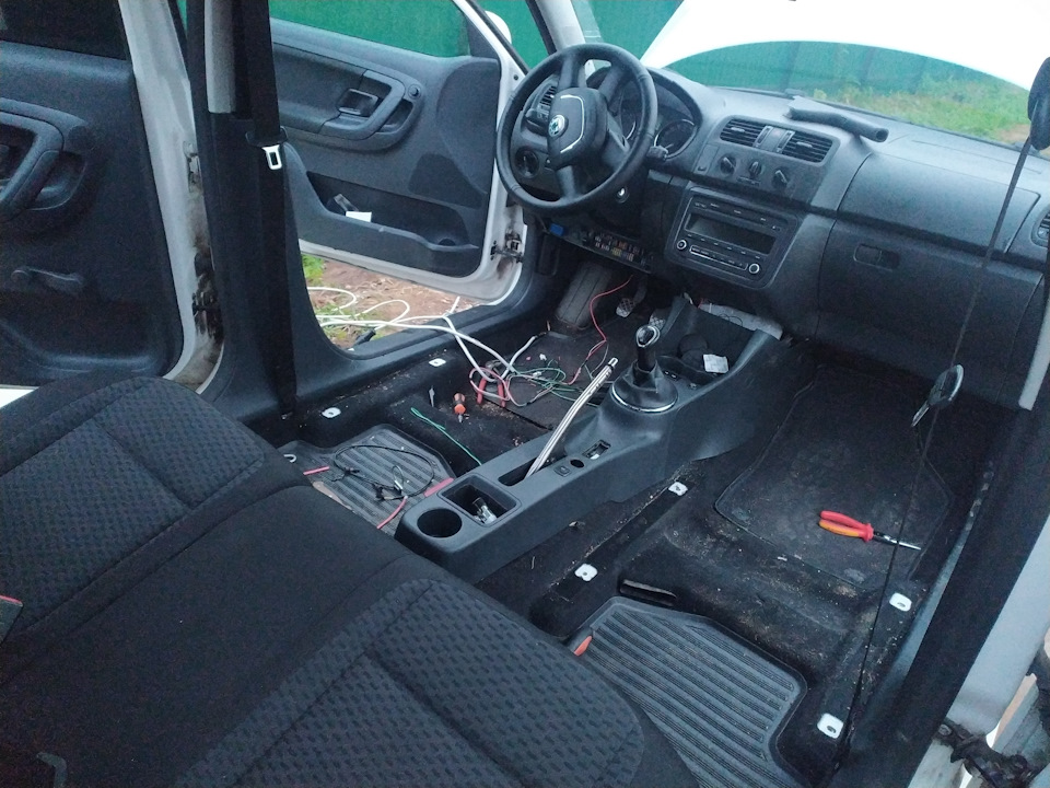 Подогрев сидений Емеля ук — Skoda Fabia Mk2, 1,2 л, 2012 года ...